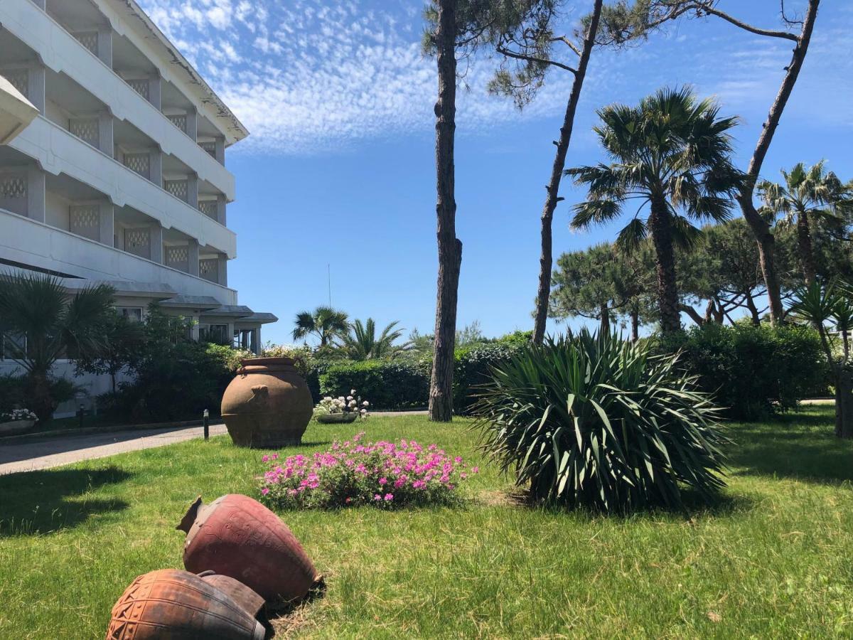 Domizia Palace Hotel Baia Domizia Exterior foto